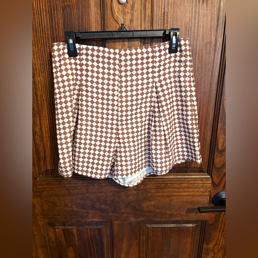 Cloud Ten Gringo shorts size large NWT brown and white checker print